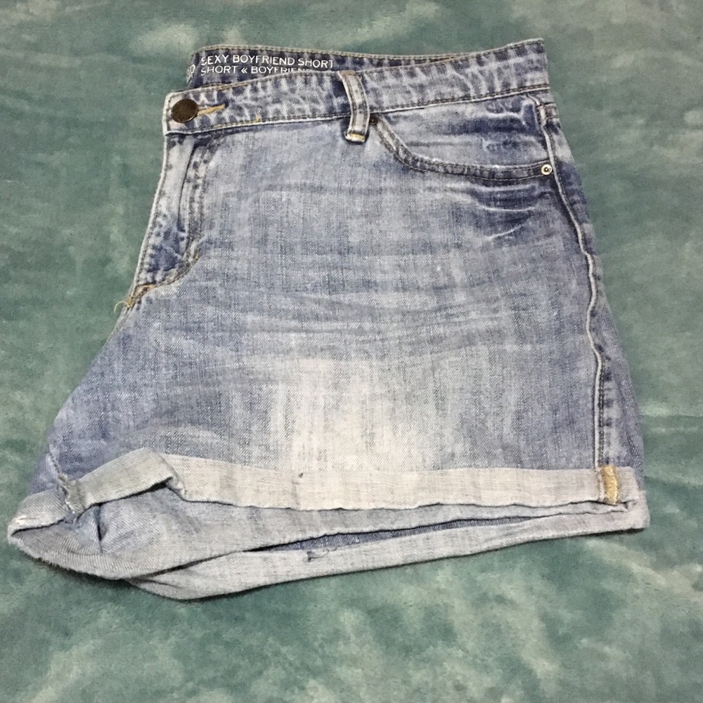 Light Wash Boyfriend Jean Shorts